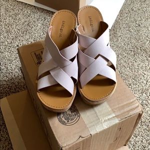 NWOT Francesca’s Wedges Size 8